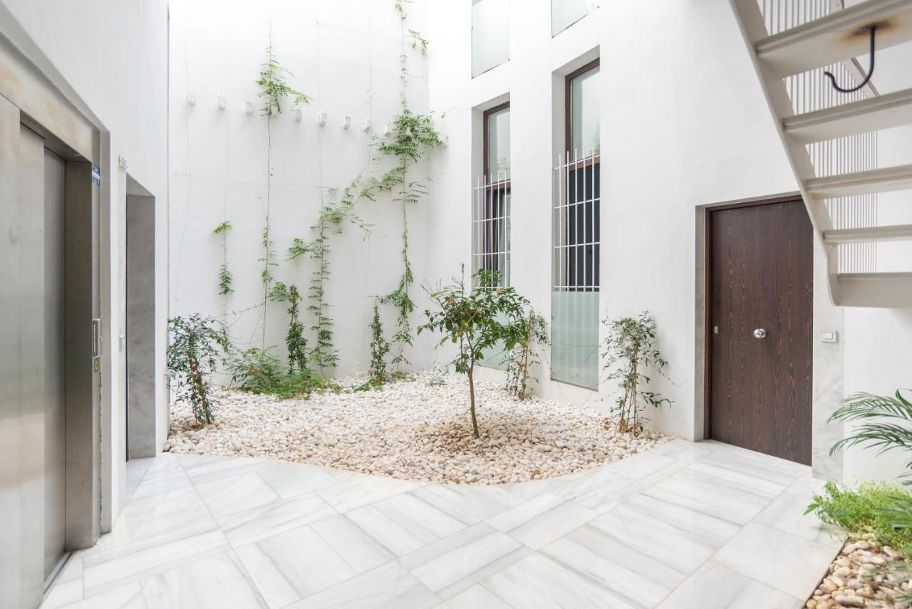 Malaga City Breaks Exterior photo